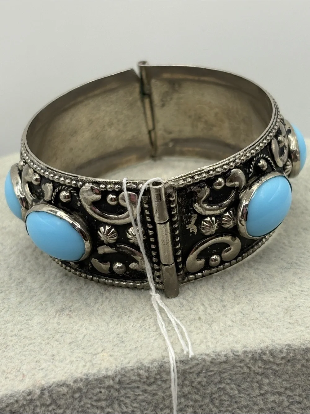 Vintage Southwestern Turquoise Blue Cabochon Silver Bangle Bracelet 7”